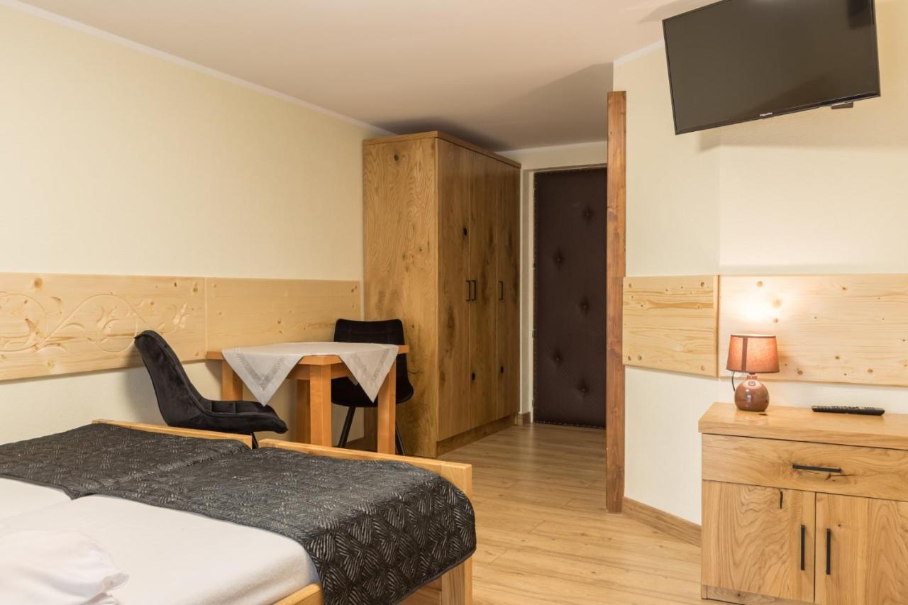 Lesny Dwor Bed & Breakfast Murzasichle Exterior photo